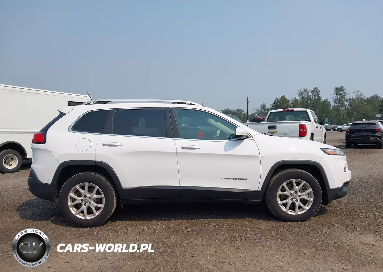 2018 Jeep Cherokee Latitude 4X4 VIN:1C4PJMCB9JD528663 - 13