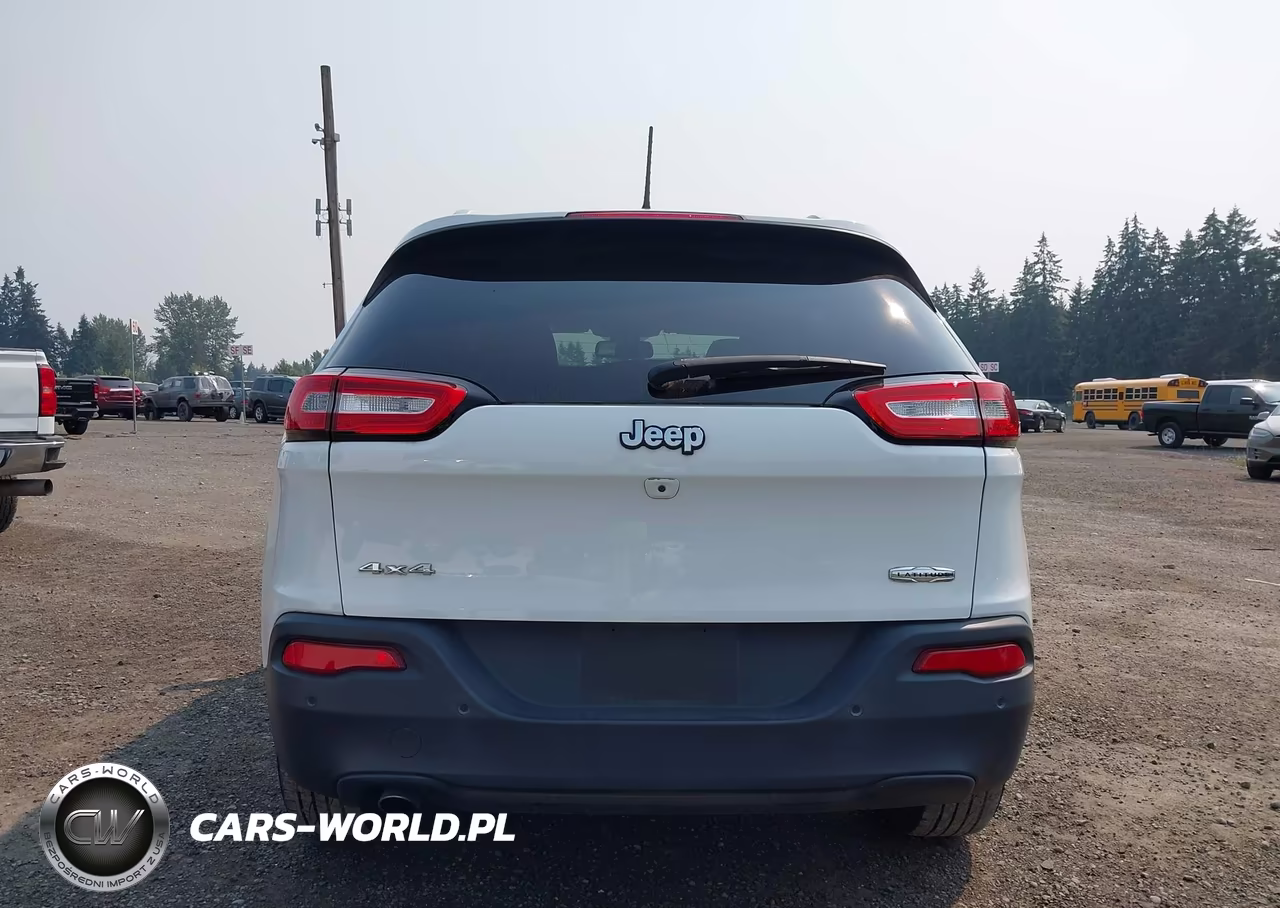 2018 Jeep Cherokee Latitude 4X4 VIN:1C4PJMCB9JD528663 - 16