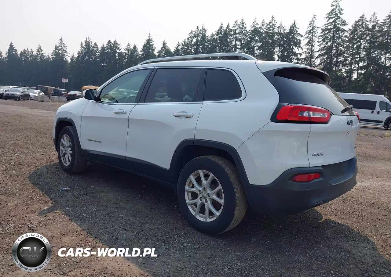 2018 Jeep Cherokee Latitude 4X4 VIN:1C4PJMCB9JD528663 - 3