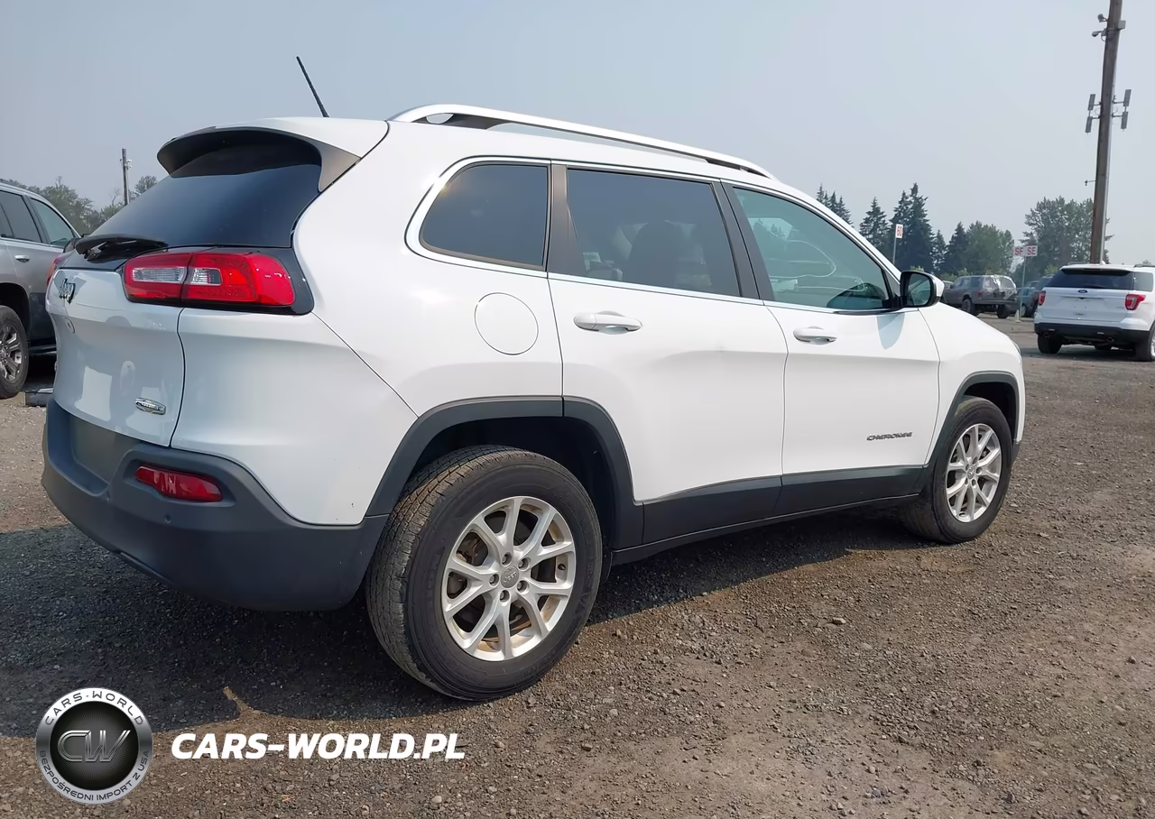 2018 Jeep Cherokee Latitude 4X4 VIN:1C4PJMCB9JD528663 - 4