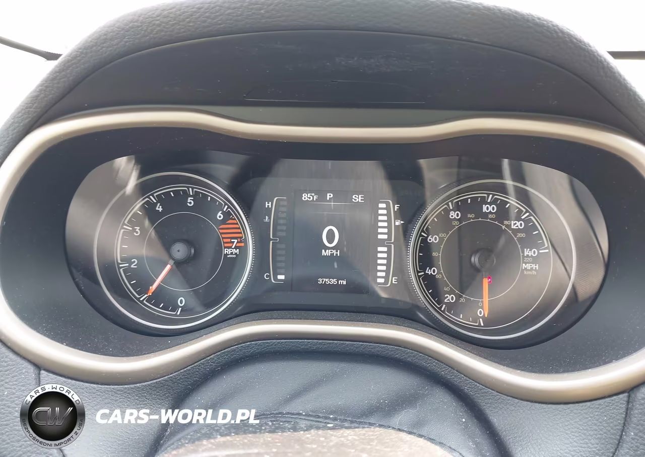 2018 Jeep Cherokee Latitude 4X4 VIN:1C4PJMCB9JD528663 - 7