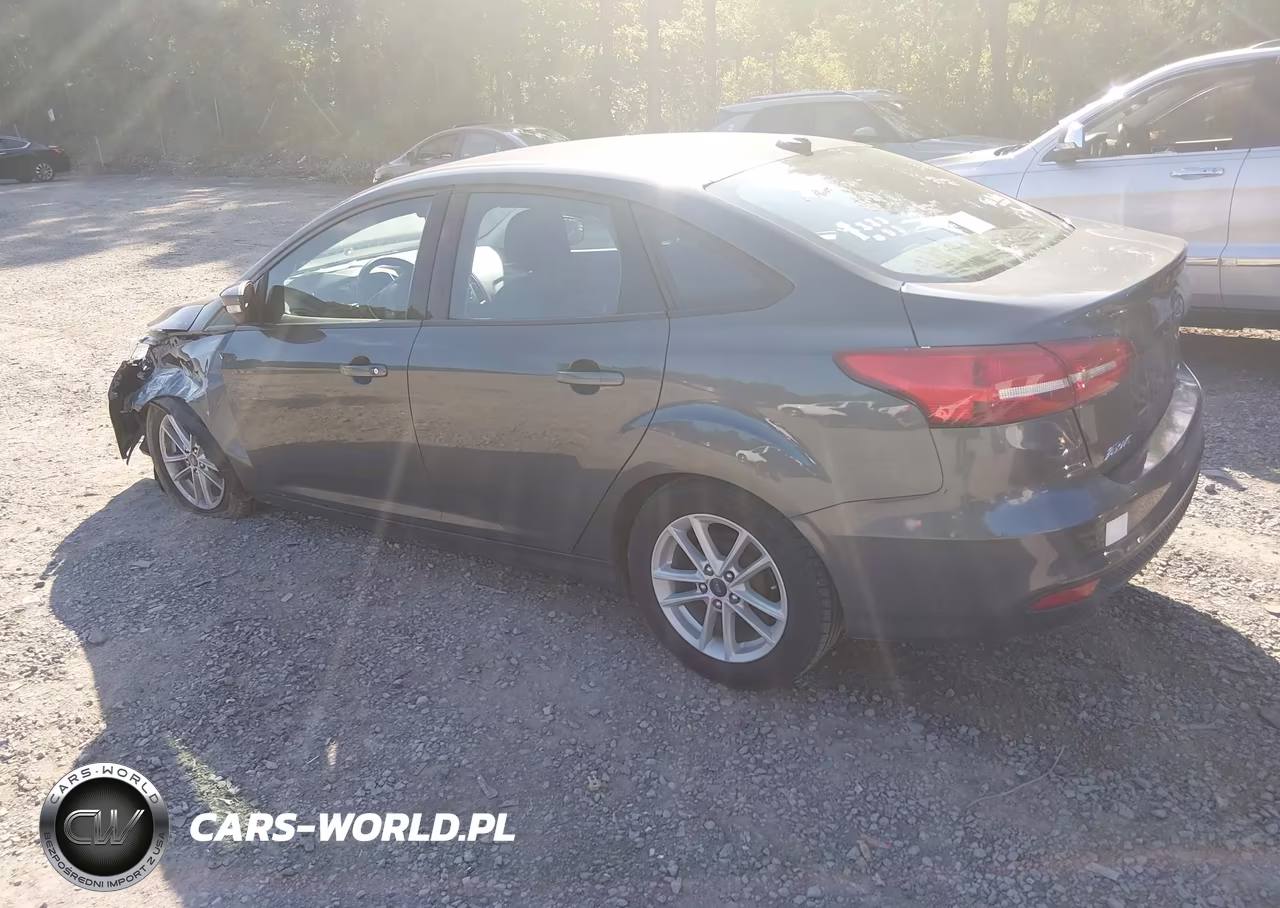 2017 Ford Focus Se VIN:1FADP3F21HL330544 - 3