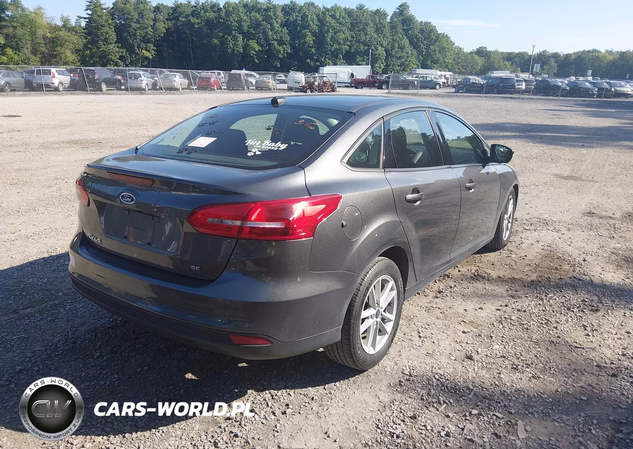 2017 Ford Focus Se VIN:1FADP3F21HL330544 - 4