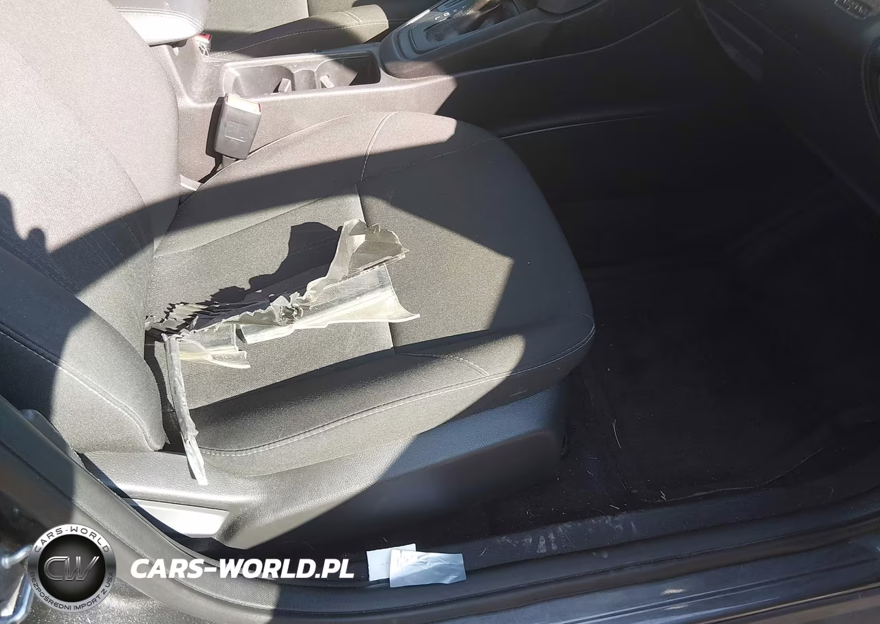 2017 Ford Focus Se VIN:1FADP3F21HL330544 - 5