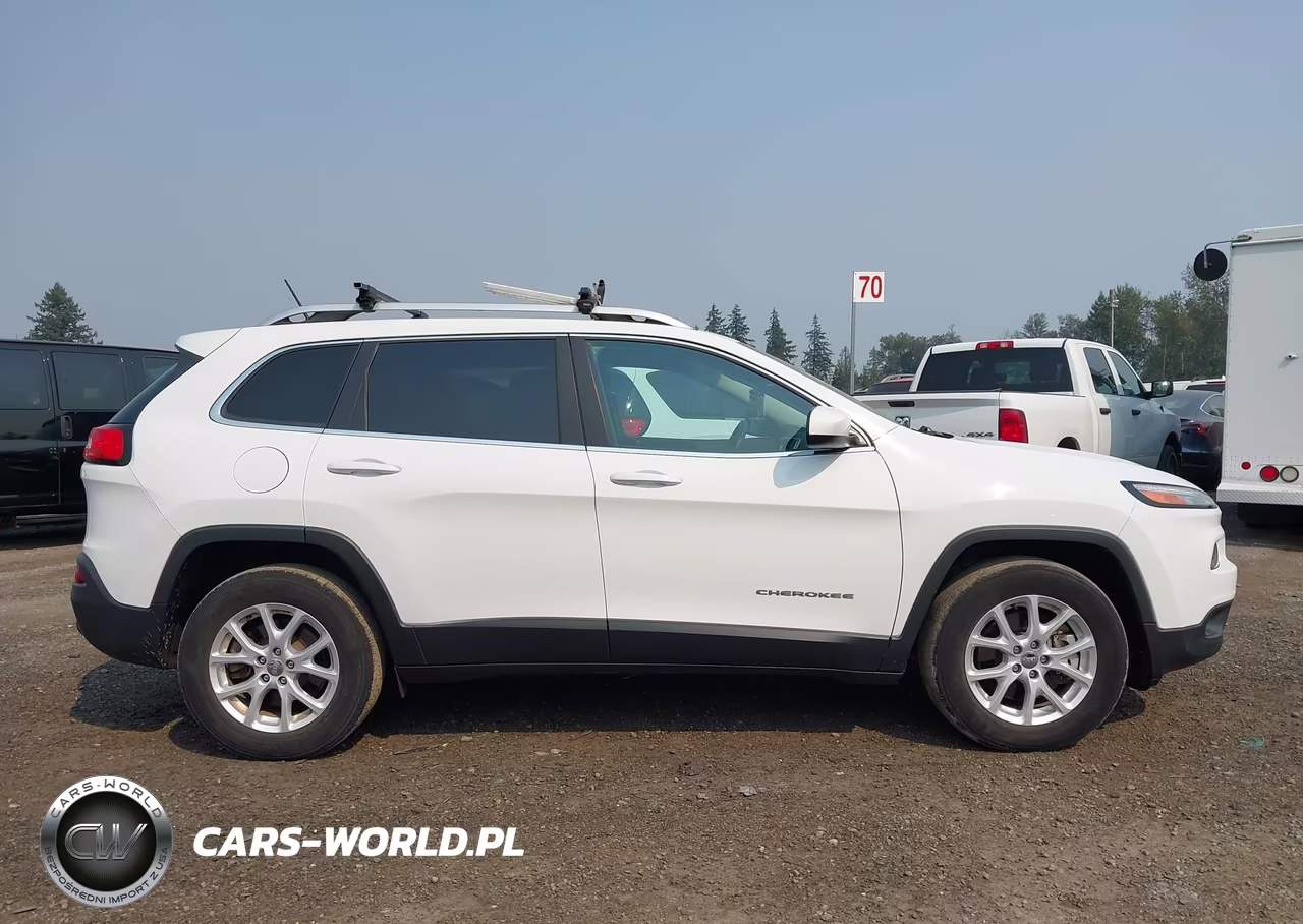 2018 Jeep Cherokee Latitude 4X4 VIN:1C4PJMCB3JD528660 - 13