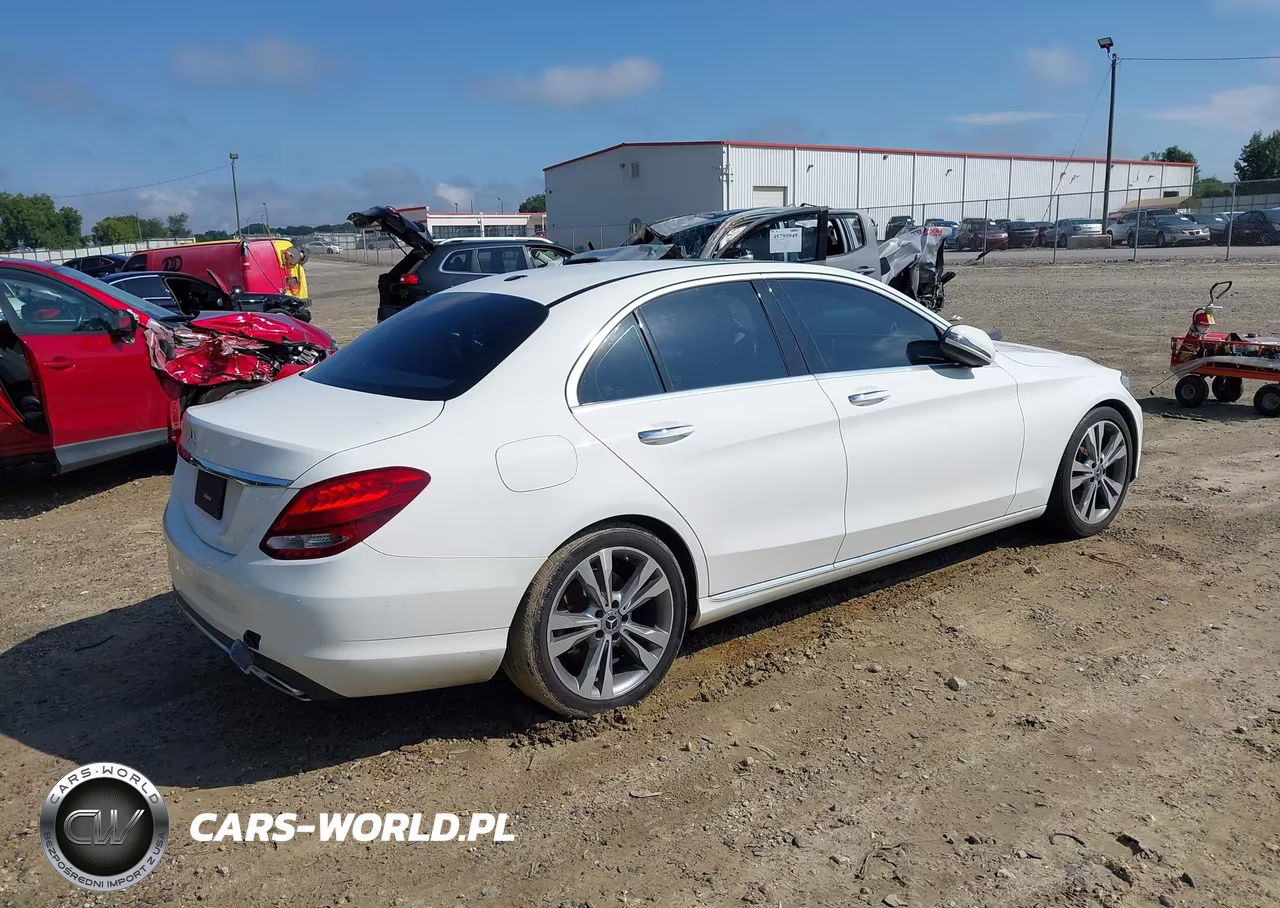 2018 Mercedes-Benz C 300 VIN:55SWF4JB6JU266320 - 4