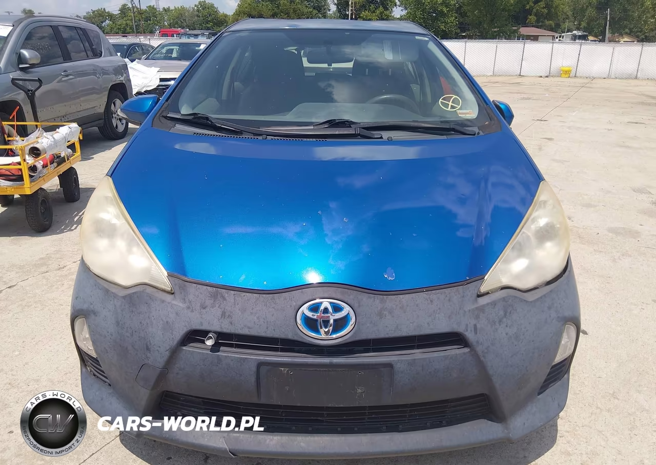 2013 Toyota Prius C Three VIN:JTDKDTB35D1534763 - 12