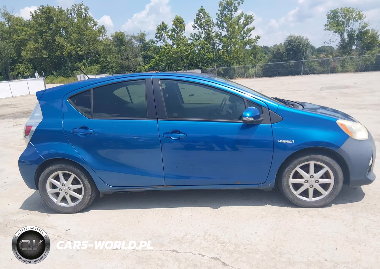 2013 Toyota Prius C Three VIN:JTDKDTB35D1534763 - 13