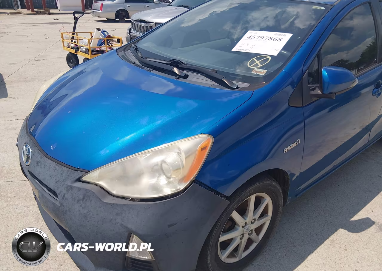 2013 Toyota Prius C Three VIN:JTDKDTB35D1534763 - 6