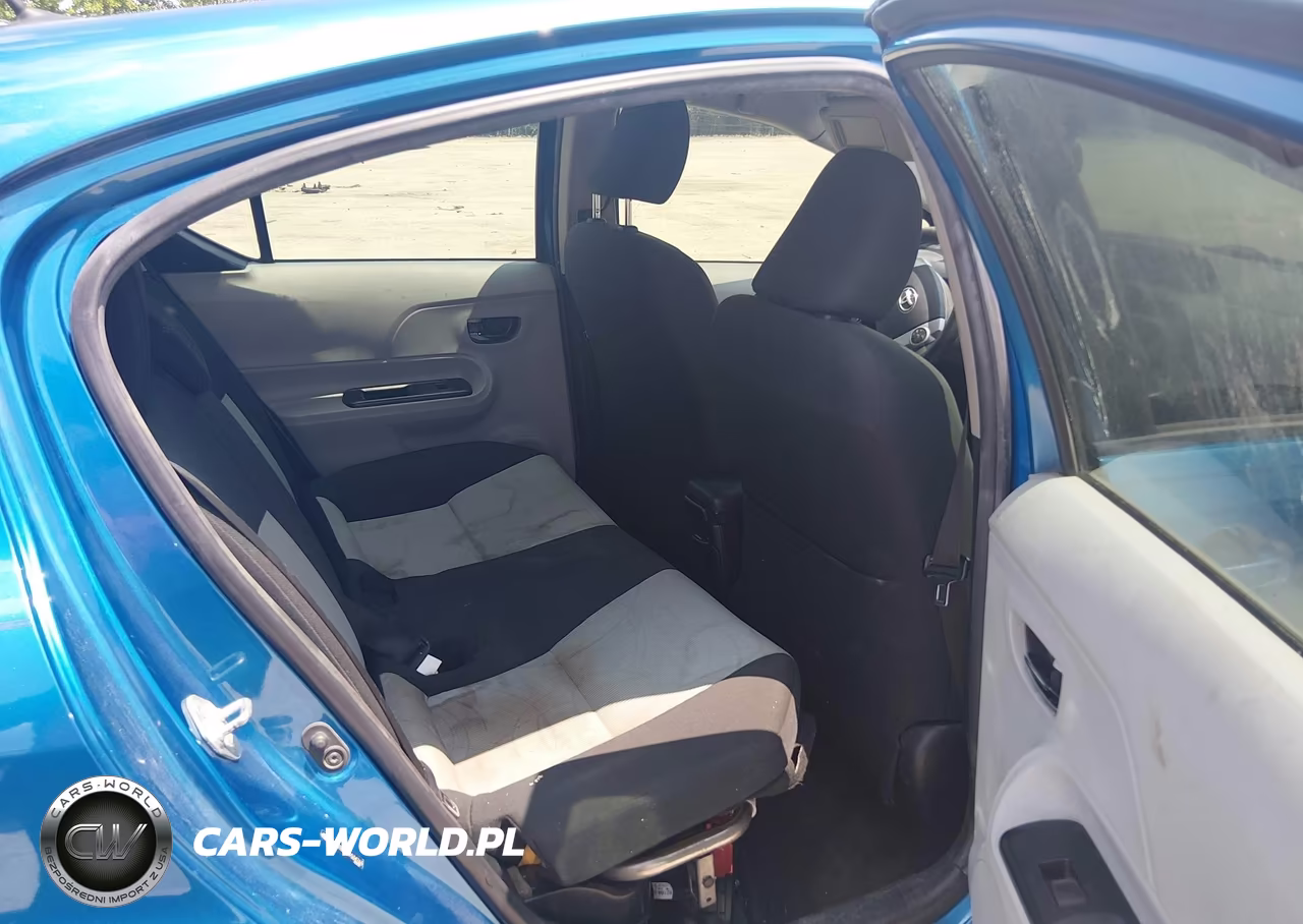 2013 Toyota Prius C Three VIN:JTDKDTB35D1534763 - 8