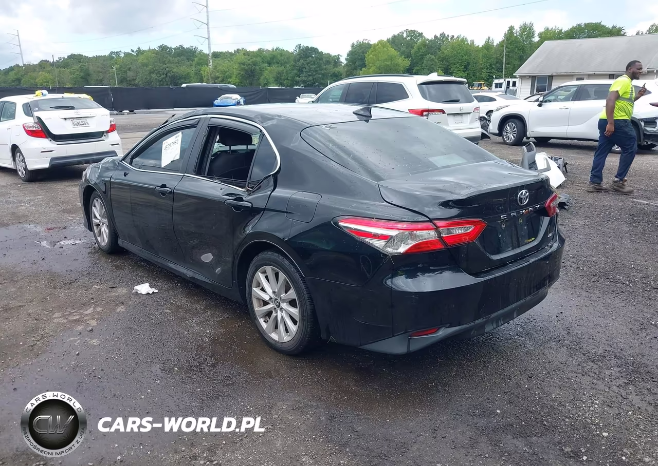 2019 Toyota Camry Le VIN:4T1B11HK3KU186318 - 3