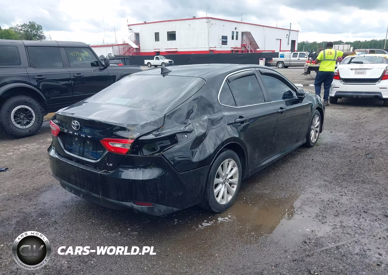 2019 Toyota Camry Le VIN:4T1B11HK3KU186318 - 4