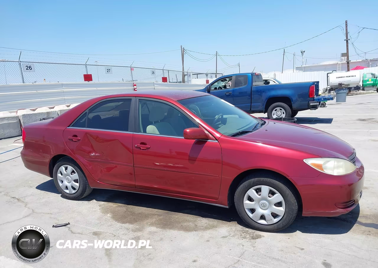 2002 Toyota Camry Le VIN:JTDBE32K420110644 - 13