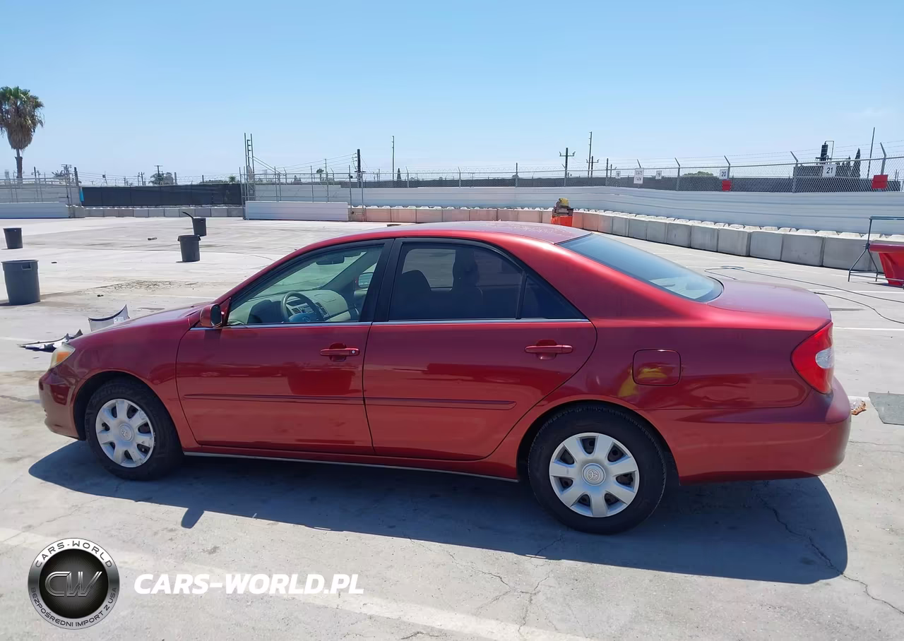 2002 Toyota Camry Le VIN:JTDBE32K420110644 - 14