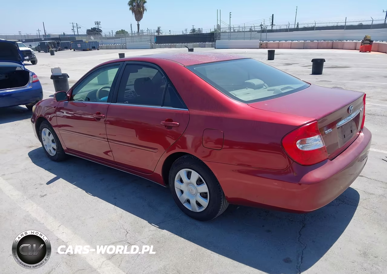 2002 Toyota Camry Le VIN:JTDBE32K420110644 - 3