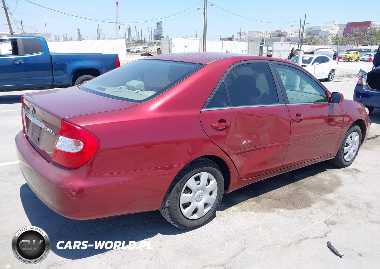2002 Toyota Camry Le VIN:JTDBE32K420110644 - 4