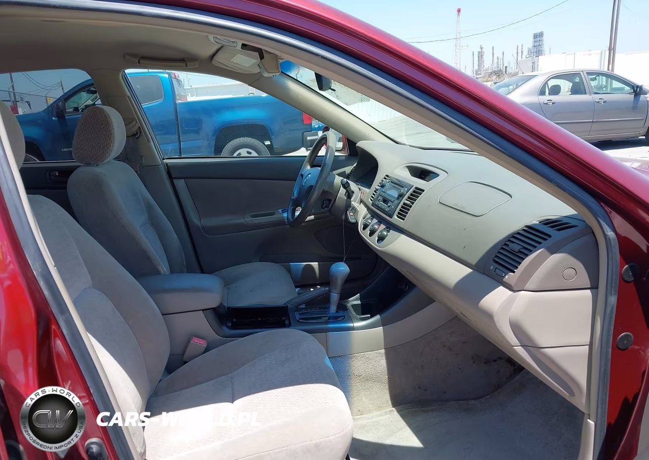 2002 Toyota Camry Le VIN:JTDBE32K420110644 - 5