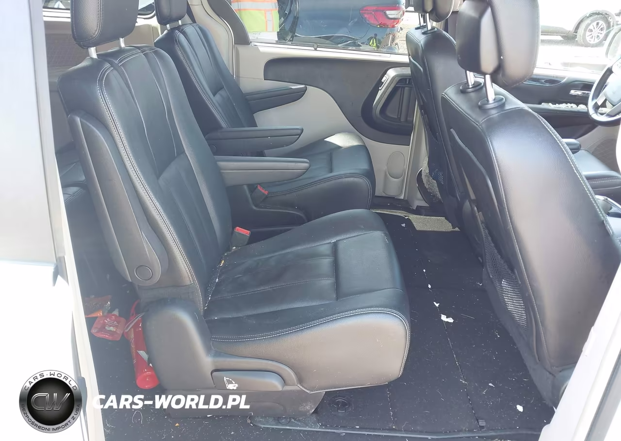 2016 Chrysler Town & Country Touring VIN:2C4RC1BGXGR222088 - 8