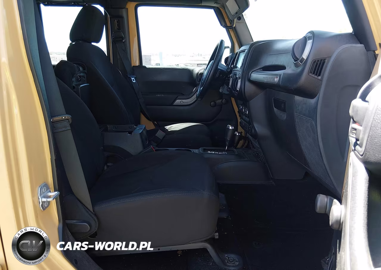 2014 Jeep Wrangler Unlimited Sport VIN:1C4BJWDG0EL242387 - 5
