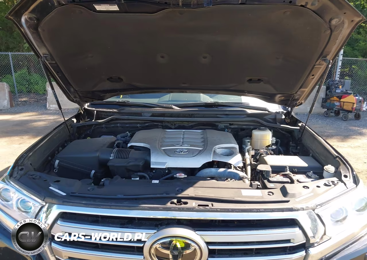 2021 Toyota Land Cruiser VIN:JTMCY7AJ2M4102436 - 10