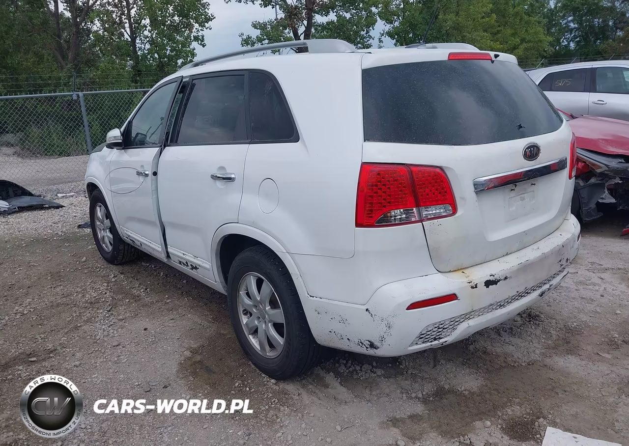 2013 Kia Sorento Lx V6 VIN:5XYKTDA24DG375770 - 3