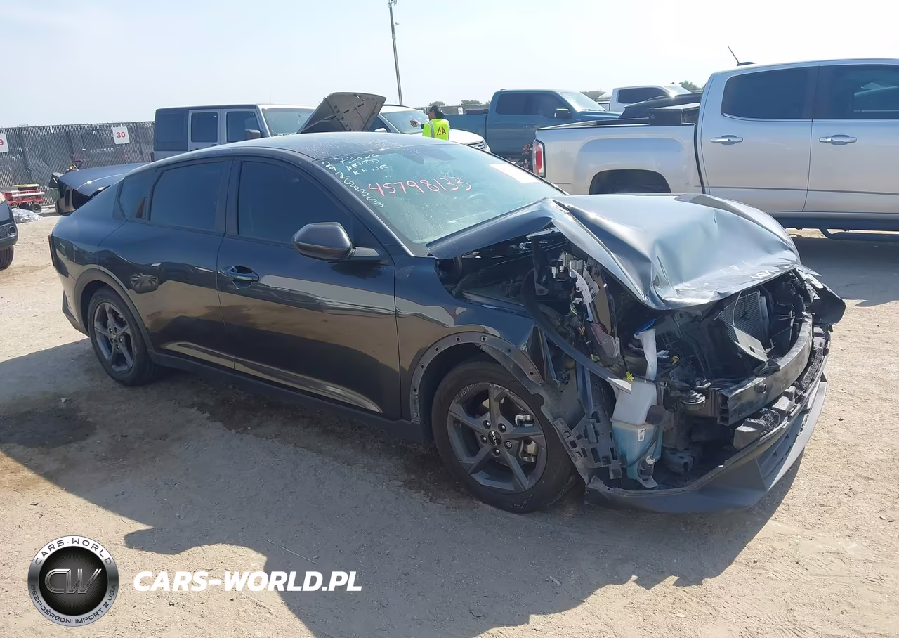 2025 Kia K4 Lxs VIN:3KPFT4DE3SE084727 - 1