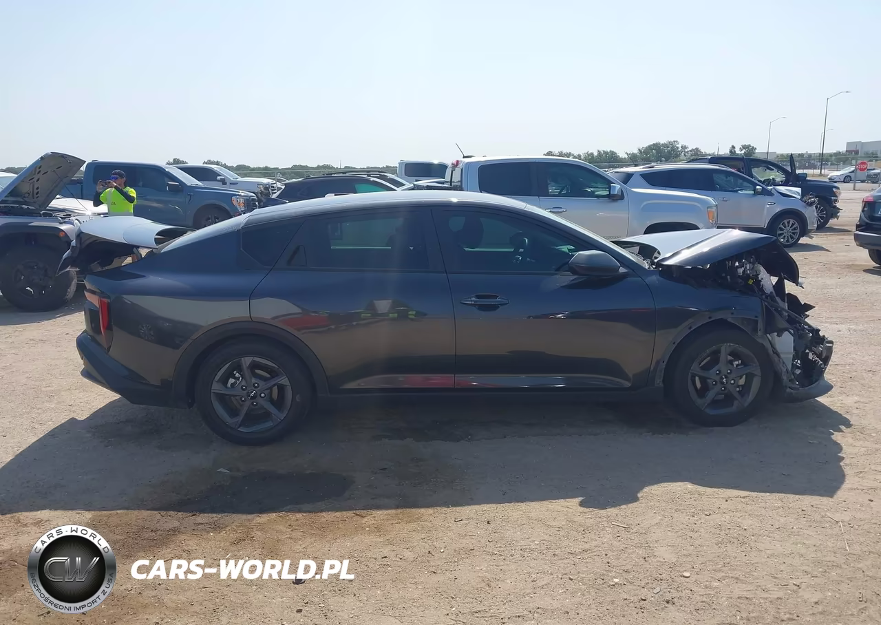 2025 Kia K4 Lxs VIN:3KPFT4DE3SE084727 - 13