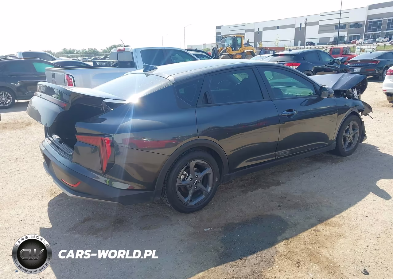 2025 Kia K4 Lxs VIN:3KPFT4DE3SE084727 - 4