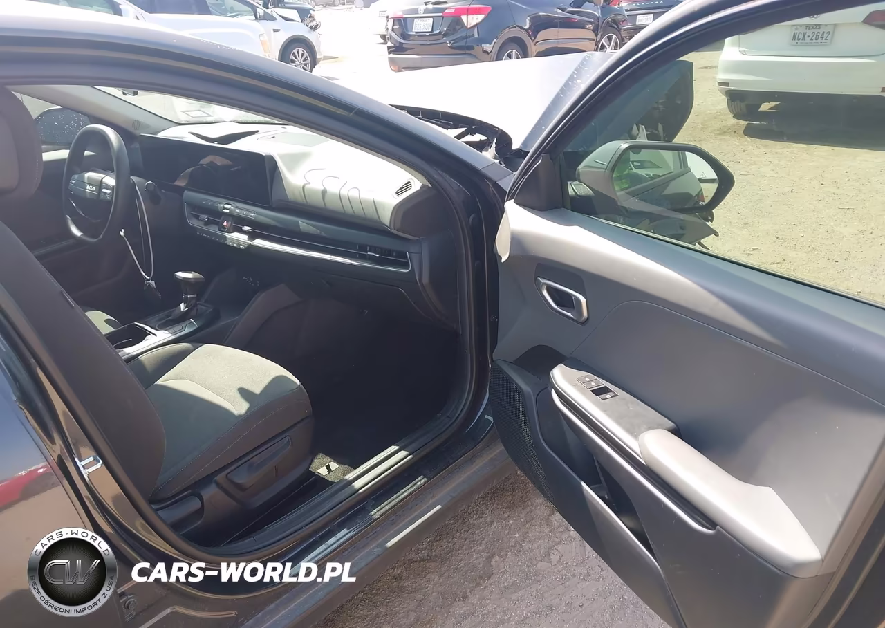 2025 Kia K4 Lxs VIN:3KPFT4DE3SE084727 - 5