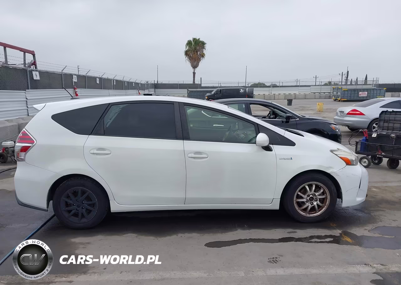 2015 Toyota Prius V Three VIN:JTDZN3EU2FJ022414 - 14