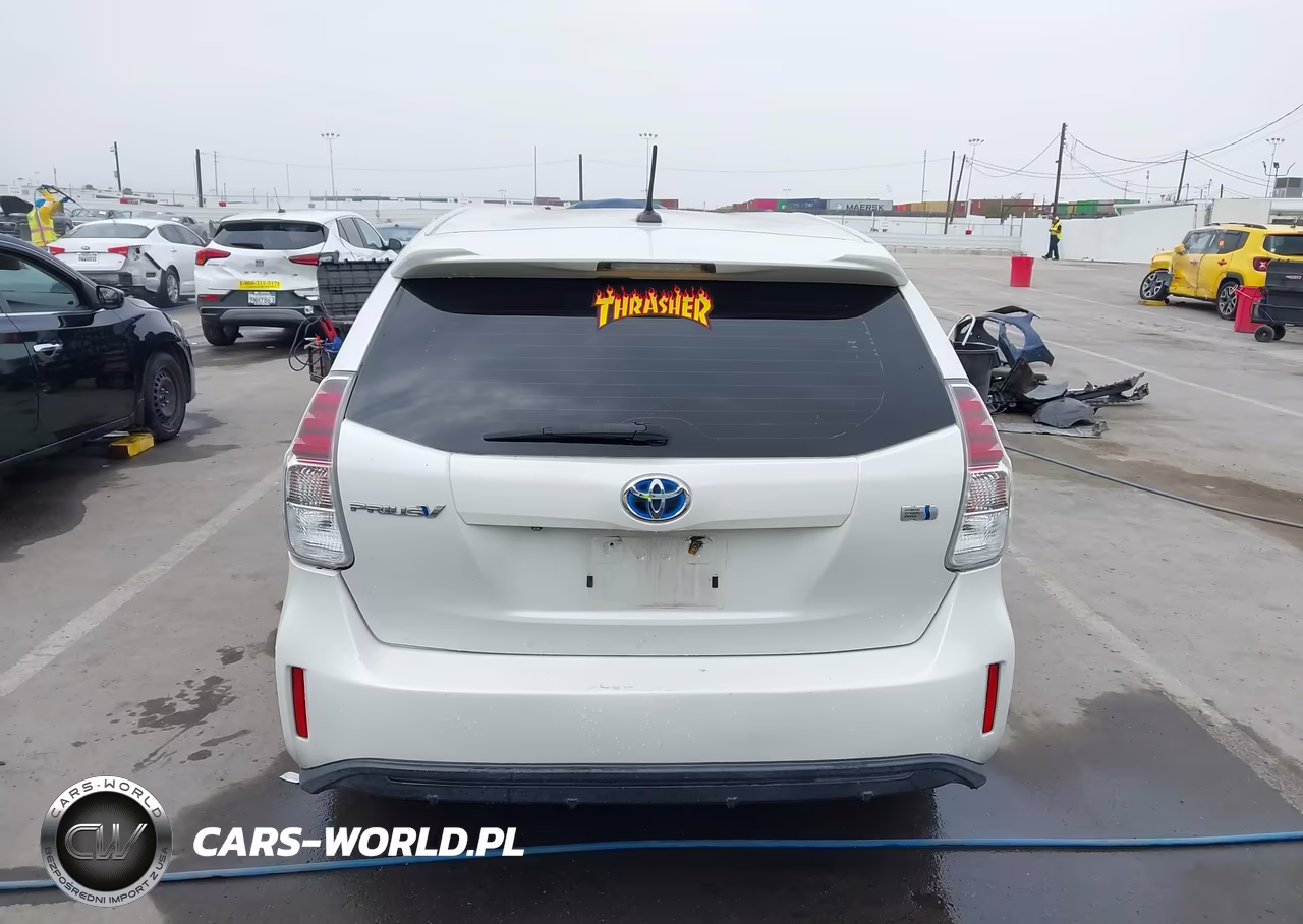 2015 Toyota Prius V Three VIN:JTDZN3EU2FJ022414 - 17