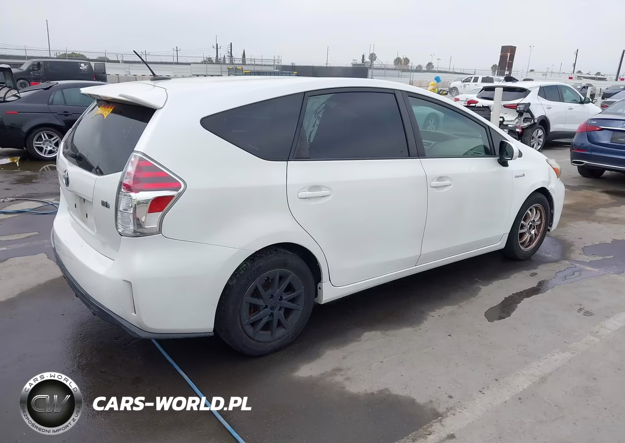 2015 Toyota Prius V Three VIN:JTDZN3EU2FJ022414 - 4