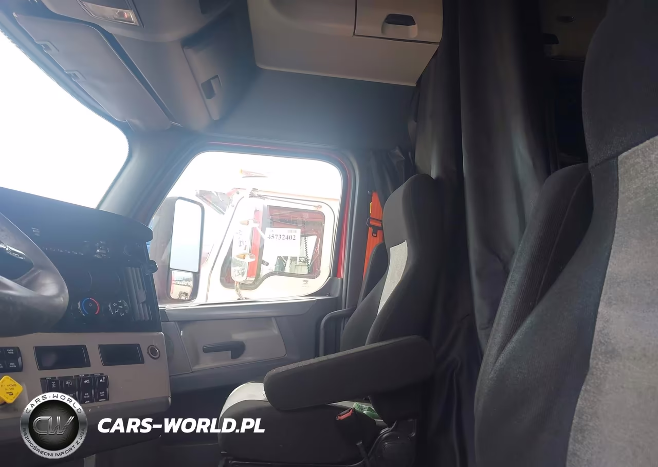 2019 Freightliner New Cascadia 126 VIN:1FUJHHDR3KLKE3960 - 7