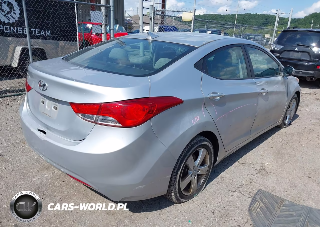 2013 Hyundai Elantra Gls VIN:5NPDH4AE0DH394748 - 4