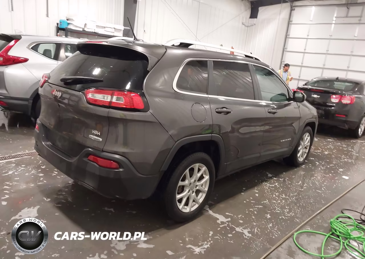 2016 Jeep Cherokee Latitude VIN:1C4PJLCB6GW347429 - 4