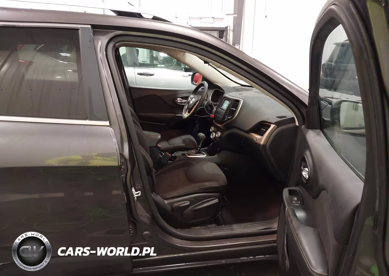 2016 Jeep Cherokee Latitude VIN:1C4PJLCB6GW347429 - 5