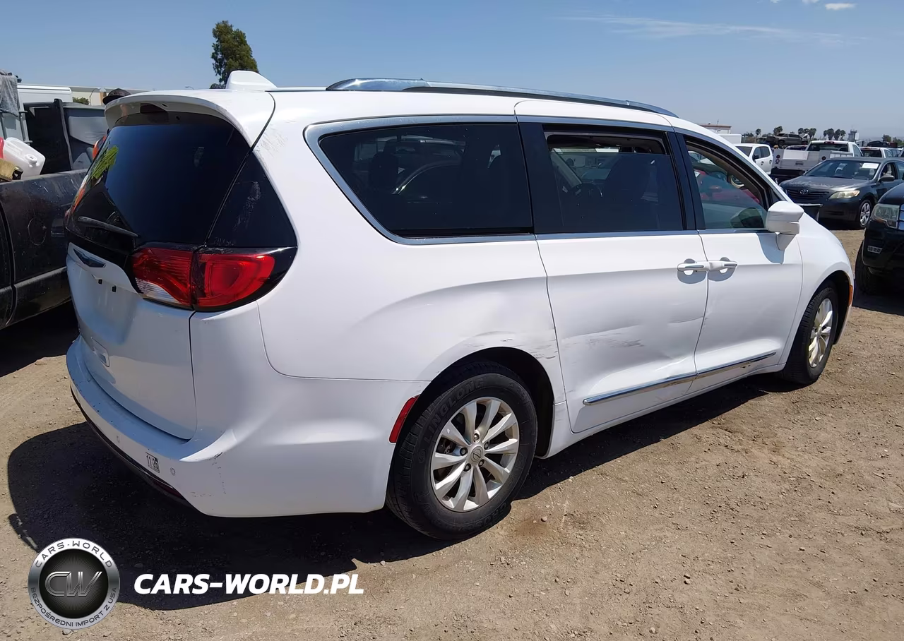 2019 Chrysler Pacifica Touring L VIN:2C4RC1BG9KR548263 - 4