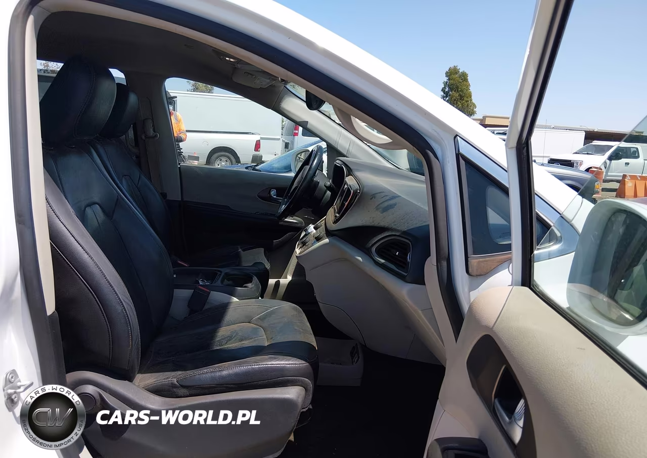 2019 Chrysler Pacifica Touring L VIN:2C4RC1BG9KR548263 - 5