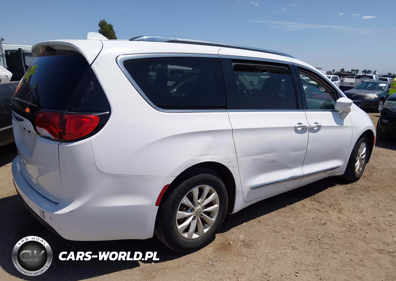 2019 Chrysler Pacifica Touring L VIN:2C4RC1BG9KR548263 - 6