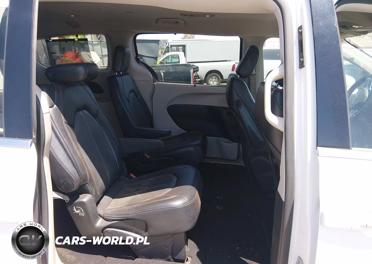 2019 Chrysler Pacifica Touring L VIN:2C4RC1BG9KR548263 - 8