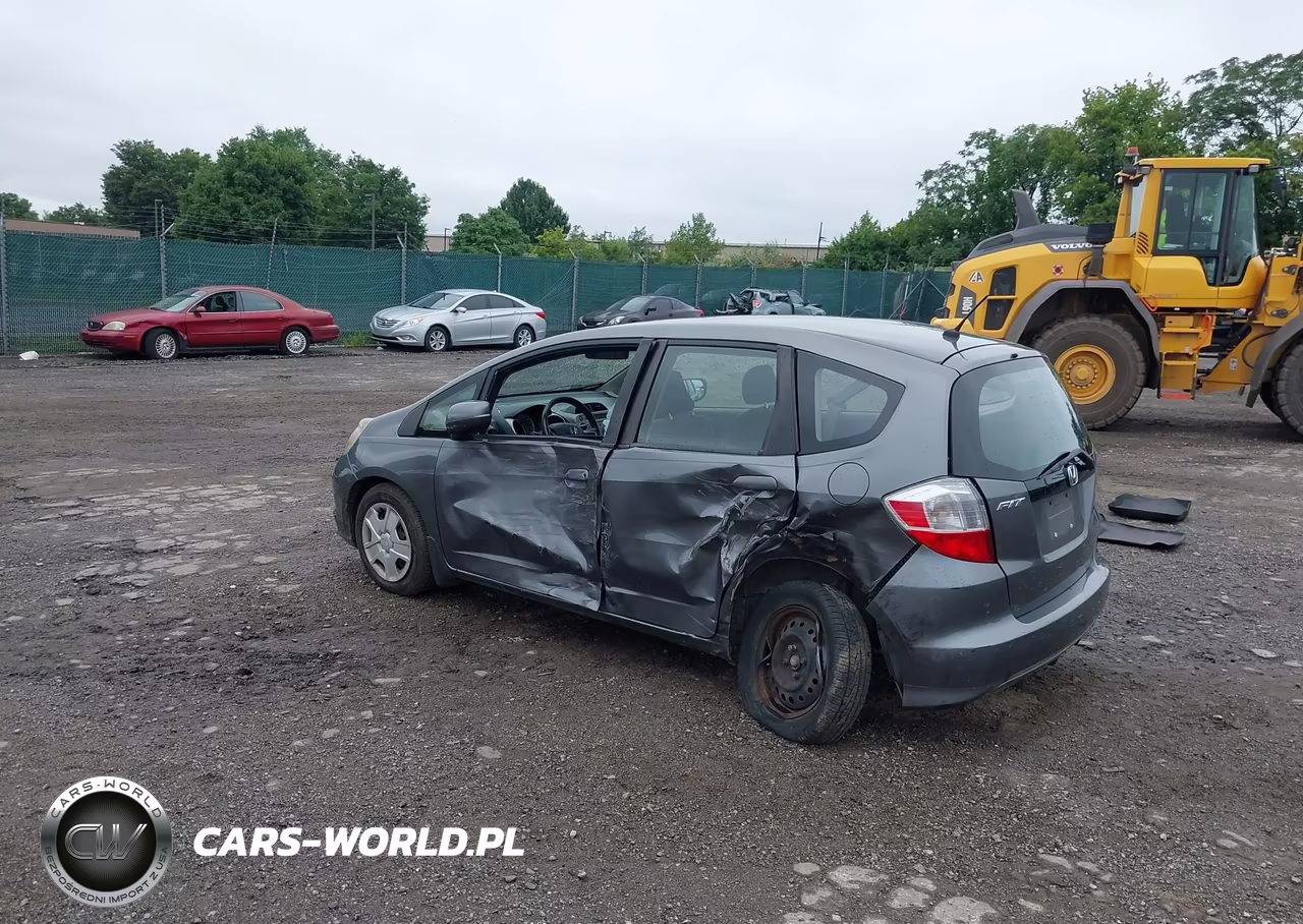 2013 Honda Fit VIN:JHMGE8H35DC012015 - 3