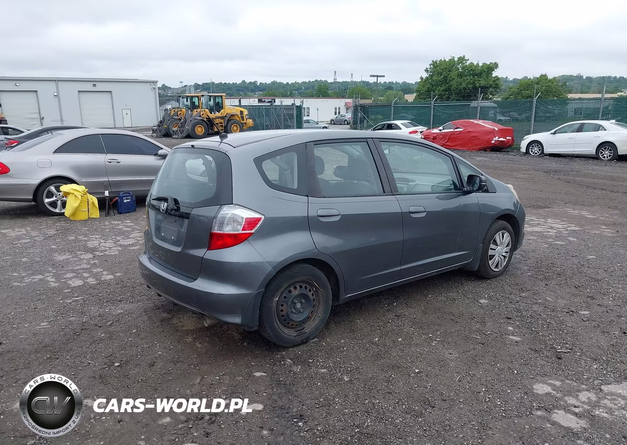 2013 Honda Fit VIN:JHMGE8H35DC012015 - 4