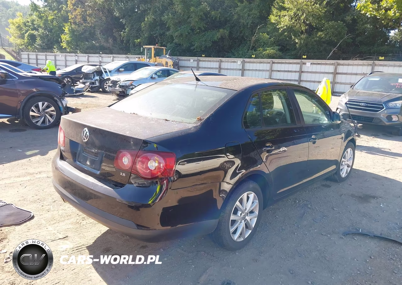 2010 Volkswagen Jetta VIN:3VWAX7AJ9AM072665 - 4
