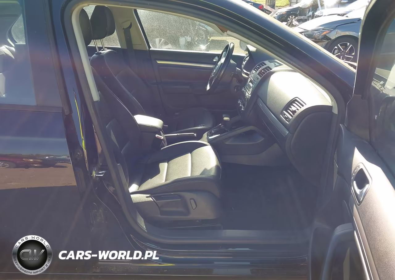 2010 Volkswagen Jetta VIN:3VWAX7AJ9AM072665 - 5
