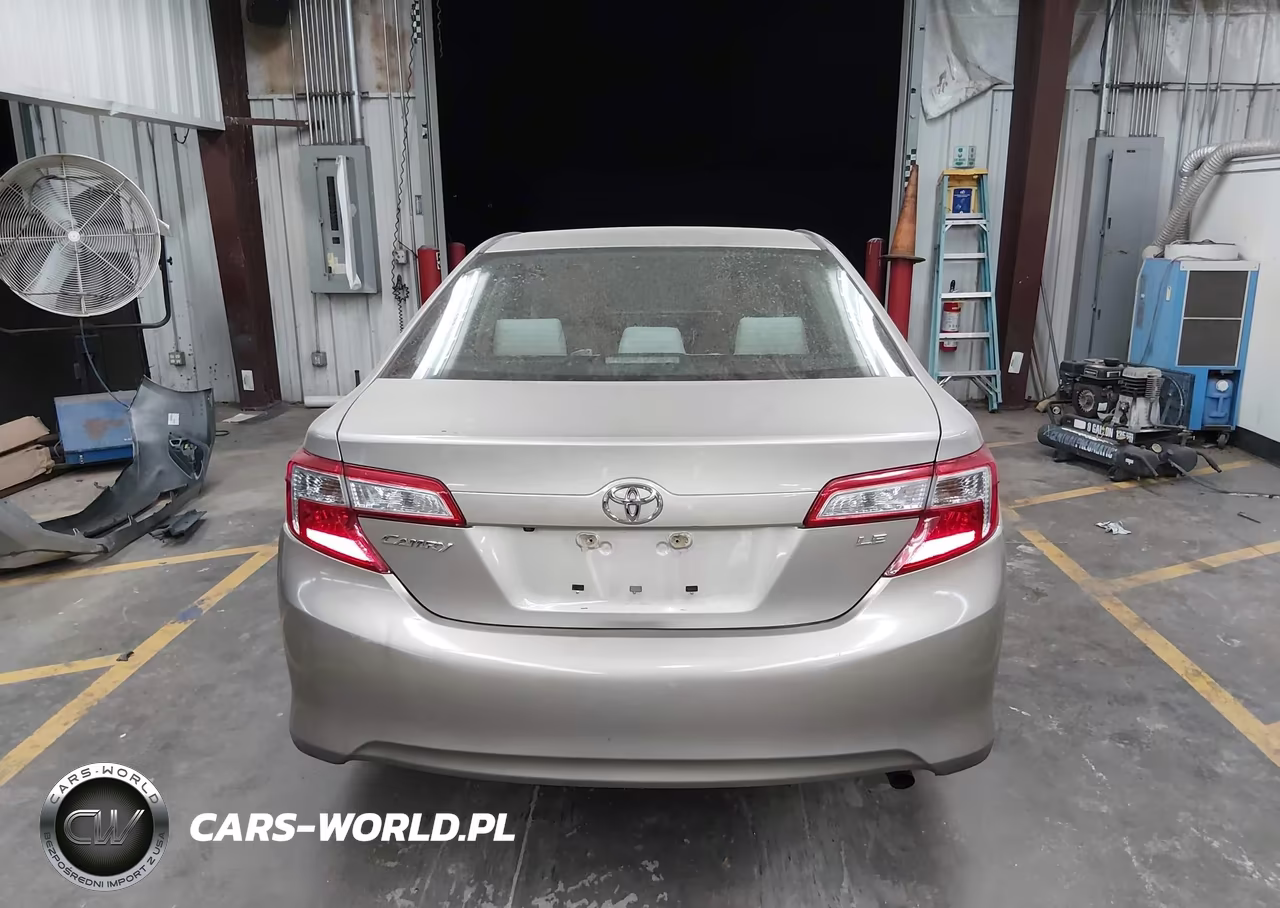 2014 Toyota Camry Le VIN:4T4BF1FK9ER393553 - 17