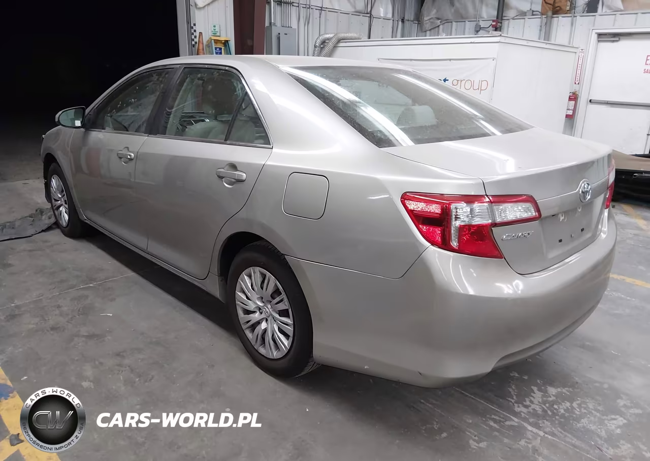 2014 Toyota Camry Le VIN:4T4BF1FK9ER393553 - 3