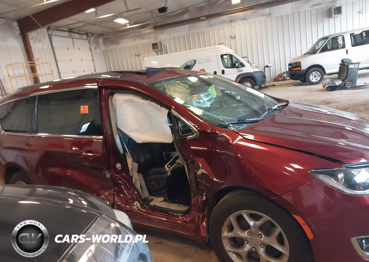 2017 Chrysler Pacifica Limited VIN:2C4RC1GG9HR785966 - 13