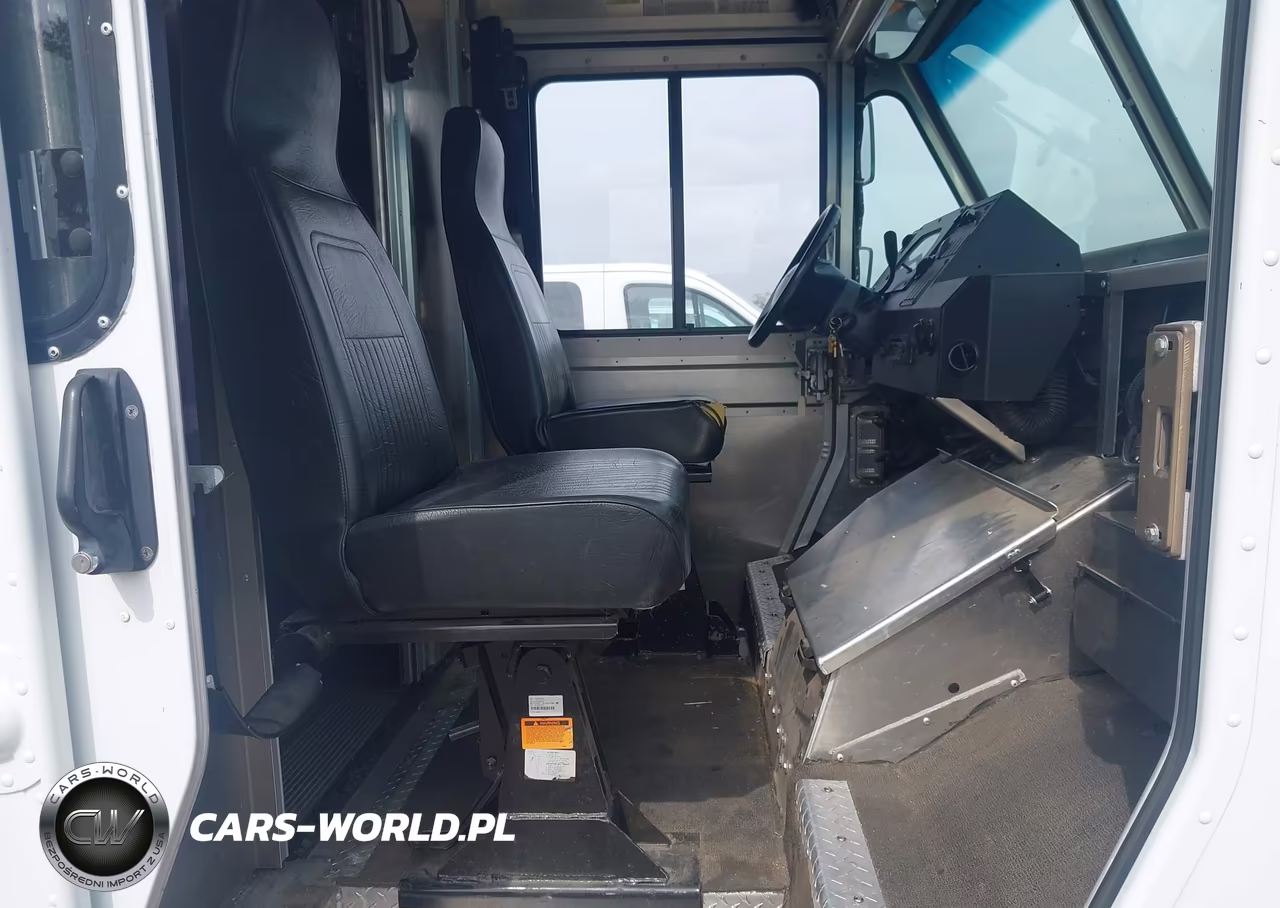 2018 Ford E-350 Stripped VIN:1FC3E3K62JDC36757 - 5