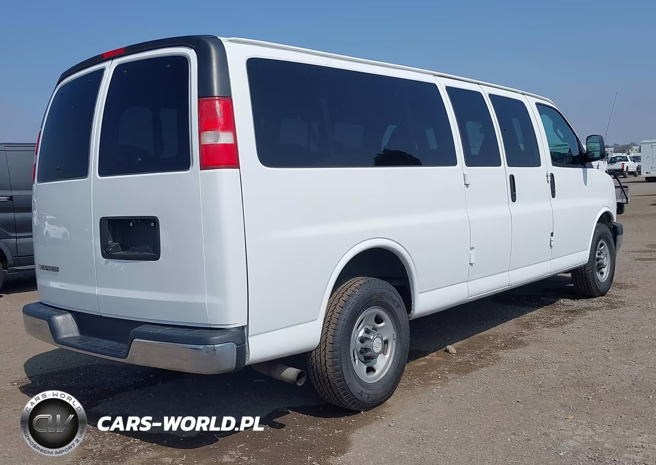 2017 Chevrolet Express 3500 Lt VIN:1GAZGPFF6H1273675 - 4