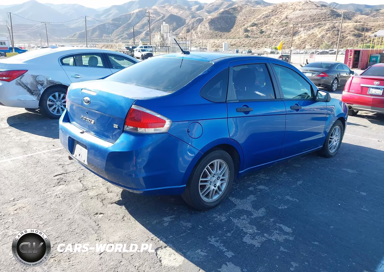 2010 Ford Focus Se VIN:1FAHP3FN0AW121859 - 4